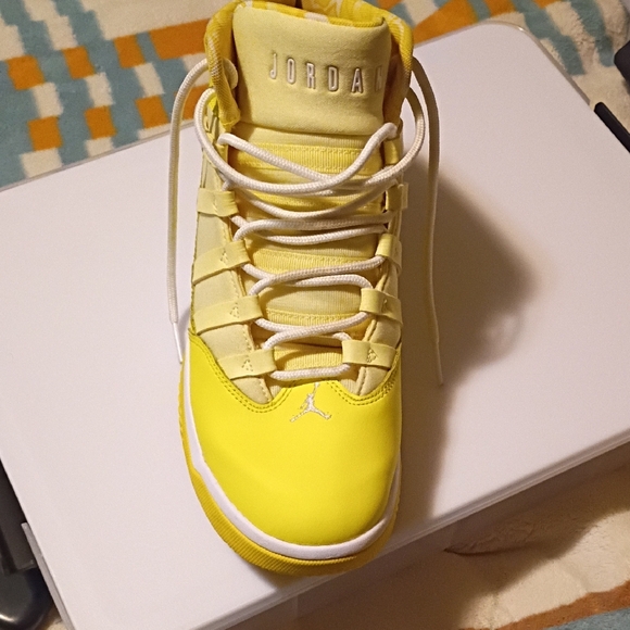 Nike Yellow Athletic Shoes - Picture 4 of 11